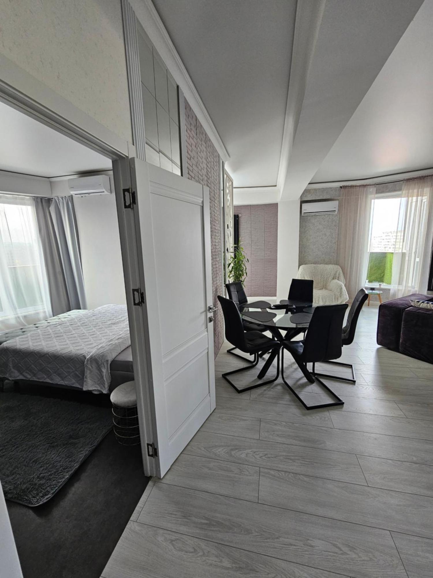 Apartament With Terras คีชีเนา ภายนอก รูปภาพ